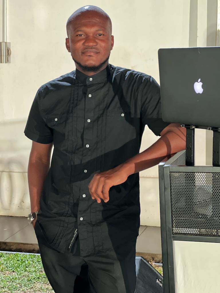 CalBankPLC's tweet photo. Stop by the #CalBankCashlessMarket today with your friends and family and enjoy great tunes from the #NotYourRegularDJ @iamdjmingle
#CalBank #ForwardTogether #ConvenientBanking https://t.co/uCDxYBerp7