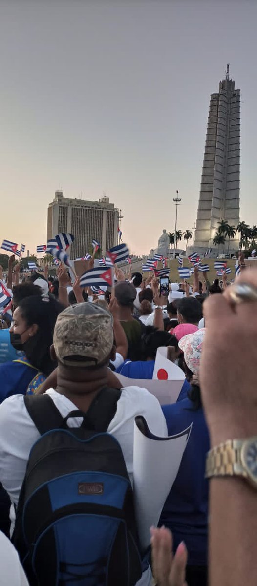 Viva el primero de Mayo mas fuertes y victoriosos@YadmaraR @Condemar1987 <a href="/AdanVillavicen6/">Adan Villavicencio Guzman</a> <a href="/CubaVa_Bolivar2/">Grupo Trabajo Estadual Bolívar</a> <a href="/Cubacooperabol2/">Brigada Médica 🇨🇺 Bolívar🇻🇪</a> <a href="/Cubacooperaven2/">Cubacooperavene</a> <a href="/cuba/">@cuba</a>