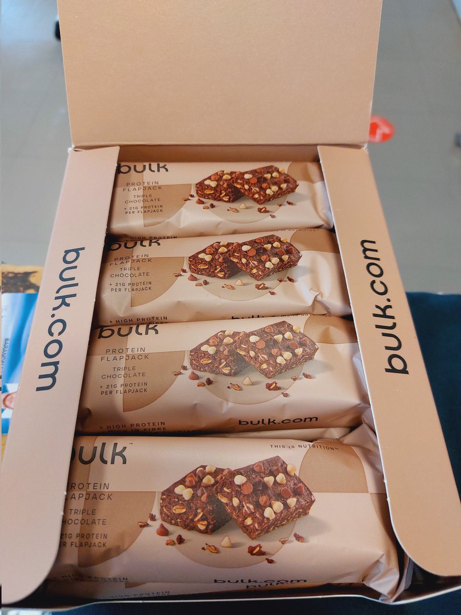 Impla_'s tweet image. Me regalan cositas por aportar valor y ayuda en el gym 😭