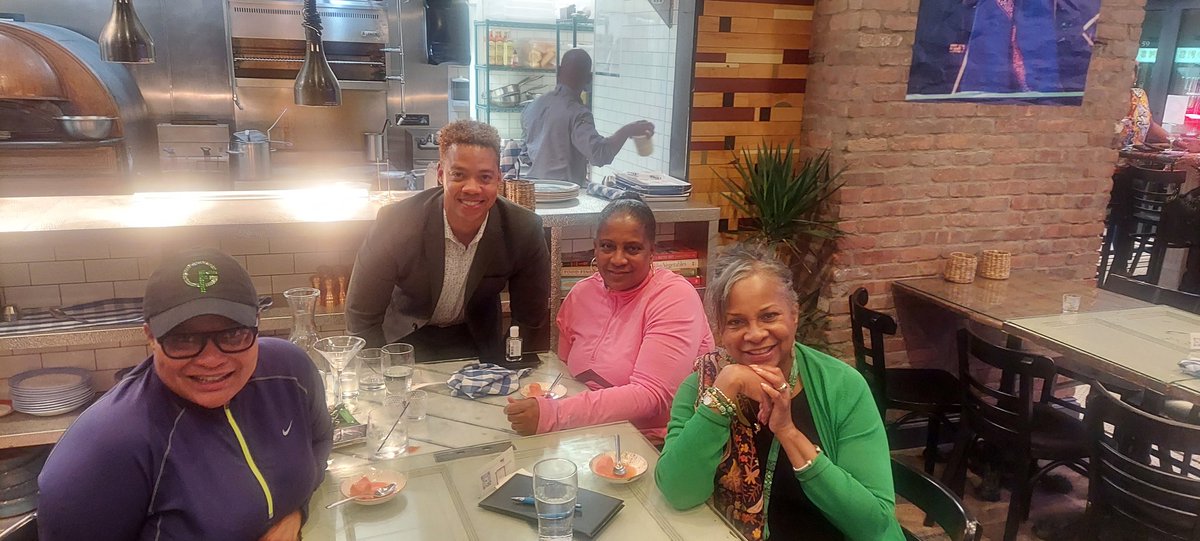 MunTra's tweet photo. #iamurbanfoods #marcuscooks
It's Friday night in the city why not me and my sisters visit Marcus Samuelsson's B&amp;P Restaurant - thoroughly enjoyed the food, the vibe, catching up with city friends and meeting longtime manager/leader Isaiah Kelsey-thank you! https://t.co/ex2X6JfYwI