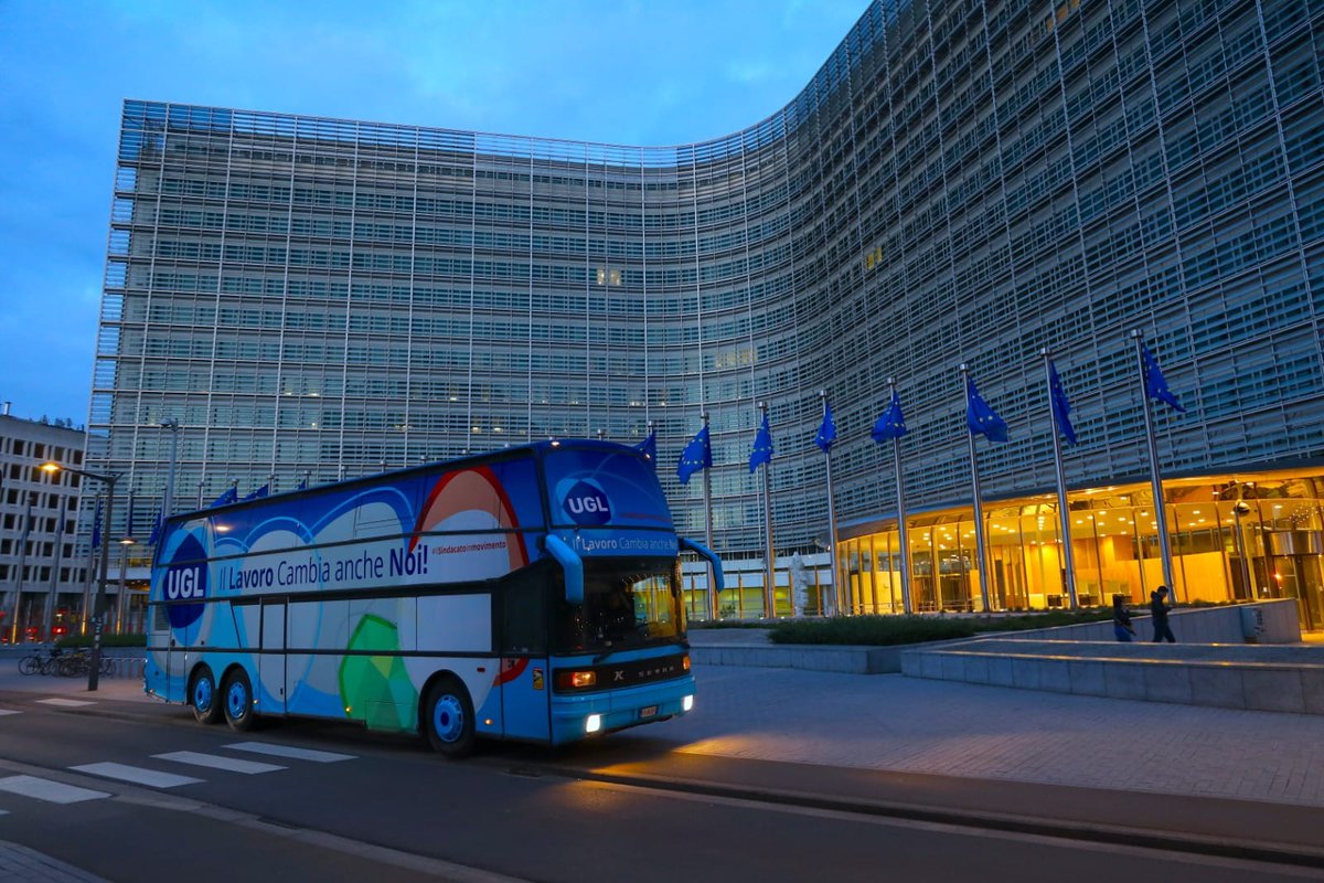 fpcapone's tweet photo. Primo Maggio Ugl a Bruxelles.
Noi siamo un sindacato diverso dagli altri, perché oltre ad occuparci di difendere i diritti e i lavoratori, oltre ad avere una nostra visione del mondo e nostri valori, noi siamo avanguardia.
#uglfuturoallavoro
#ilsindacatoinmovimento https://t.co/ztQV0N7LGR