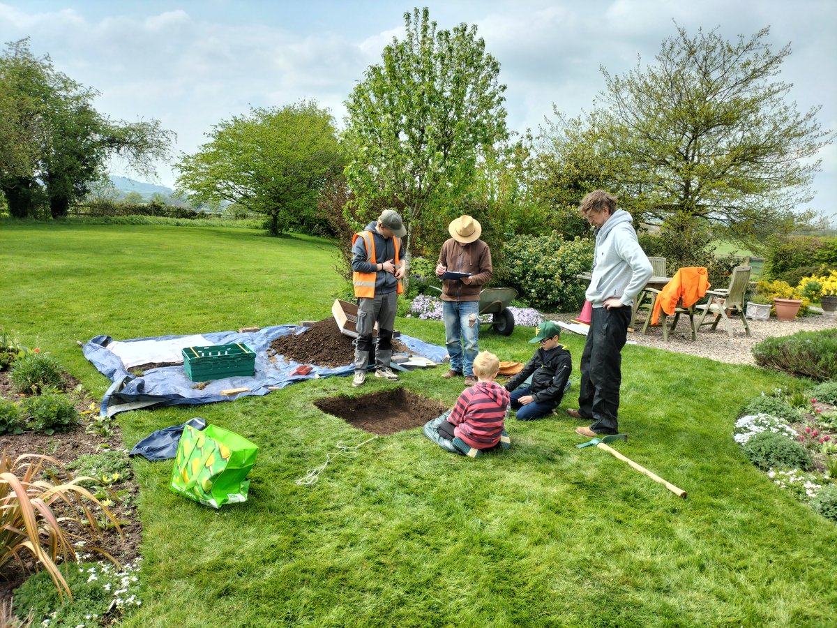 WorcsYAC's tweet photo. The testpitting is part of 'Small Pits Big Idea', a @WorcsArchSoc project run by @ExploreThePast &amp; funded by @HeritageFundUK. Wichenford is 1 of 6 locations across the county. It's based on a project run in the East of England by Time Team's @CarenzaLewis.
https://t.co/b7urw2tOSx https://t.co/NYcFcB7icC
