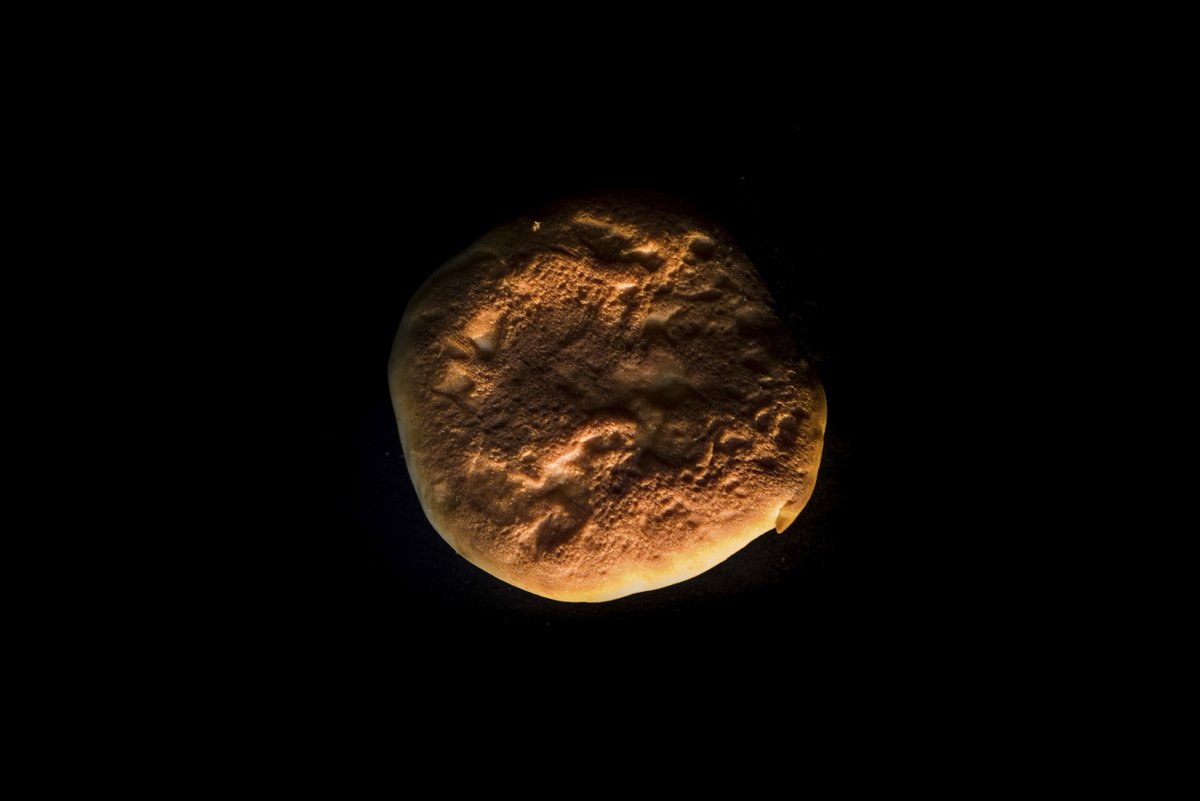 Petrona, la niña de la fotografía, tiene 10 años. Su única comida del día será una tortilla de maíz y frijoles, un poco de arroz o un trozo de pan... 

Hambre eterna en #Guatemala es un relato terrible con fotografías de <a href="/Lysarango/">Lys Arango</a> y texto de <a href="/Jacobogg/">Jacobo García</a>

bit.ly/3Kx1XhQ