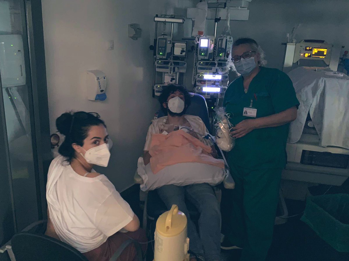 RojoFerrer's tweet photo. @rociochiva A nuestras mamás de neonatología, en este Día de la Madre diferente y especial, FELICIDADES!!! #somospuertadehierro #humanizando #neonatología https://t.co/E4cFxJM33f