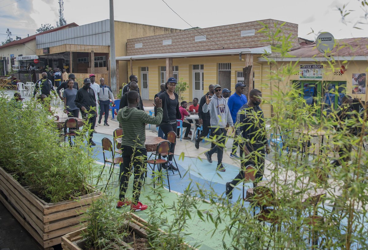 UrugwiroVillage's tweet photo. This morning, President Kagame joined Rwandans across Kigali City for the bimonthly Car Free Day. https://t.co/V8h6K6ZGwR