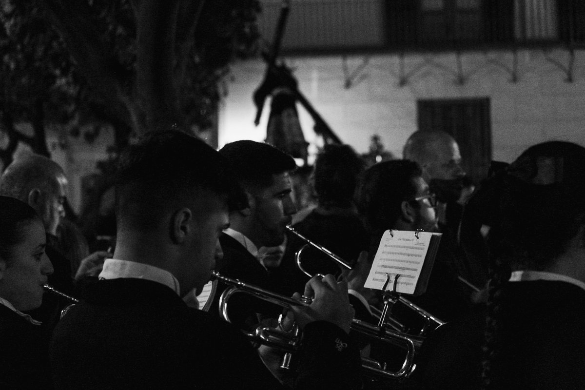 🔔| La emoción contenida por la eterna espera, el regalo en forma de música #QueSueneSanLorenzo

Ser de San Lorenzo es caminar tras el Nazareno de 𝚅𝙸Ñ𝙴𝚁𝙾𝚂, es acudir cada año a Carretería con su himno, bendito tesoro <a href="/Queromorales/">Quero Morales</a> 

📷: <a href="/dsalinasfotogr/">David Salinas Fotografias</a> | <a href="/pgarciafotogr/">pgarcia.fotografia</a>