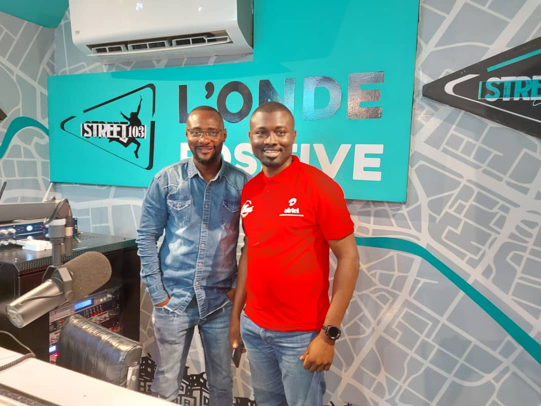 RadioStreet103's tweet photo. Cette semaine dans ARC EN CIEL présentée par @CarlRogersM Sylvose MVE ABESSOLO est venu présenter les nouvelles offres VOIX&amp;DATA de @Airtel_GA 
Et @lockofficial aussi était là pour nous présenter ERA son nouvel album, il est venu avec @AMENEMofficiel 
103 FM l'onde positive https://t.co/Xsh6jibisn