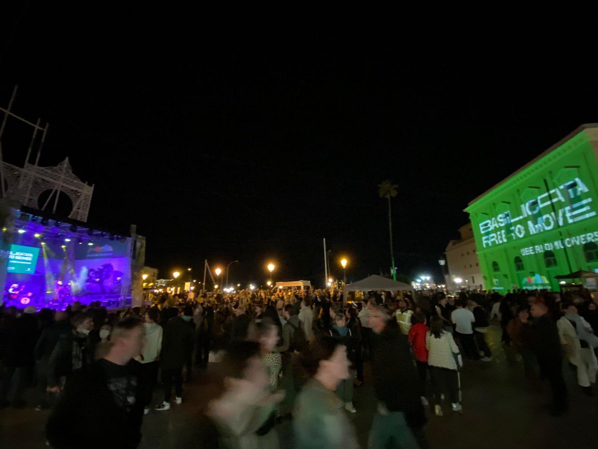 Basilicata_Tur's tweet photo. #BasilicataFreeToMove ultima giornata a Bari in piazza del Ferrarese per i 5 parchi lucani. Ancora tante le iniziative in programma per questa domenica 💚 Link al programma ➡️ https://t.co/eGq56kkmnl @AmbienteBas https://t.co/UQh0Kd2kRQ