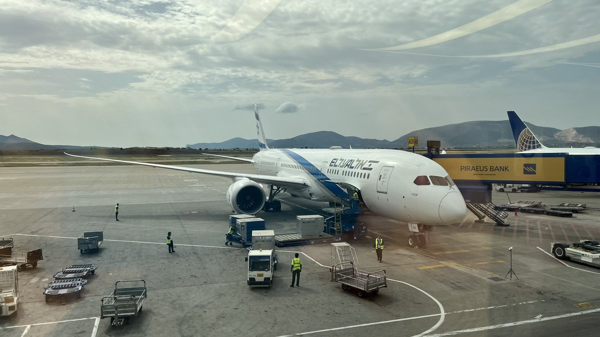 altonbrinja's tweet photo. .@ELALUSA #bowing787 at @ATH_airport https://t.co/SmWTu1lNxb