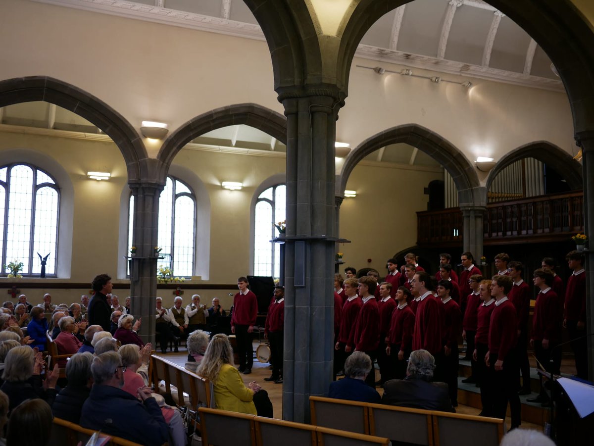 Weybridge_MVC's tweet photo. Yesterday saw us performing in Newquay with Newquay MVC, Epsom MVC, @eightinabar1 and Knabenkantorei Basel. It was great to be sharing the stage with such fabulous choirs!There was lots of singing at the afterglow as well! Thanks @CornishChoral for organising such a great concert https://t.co/1IhhoKSXE7