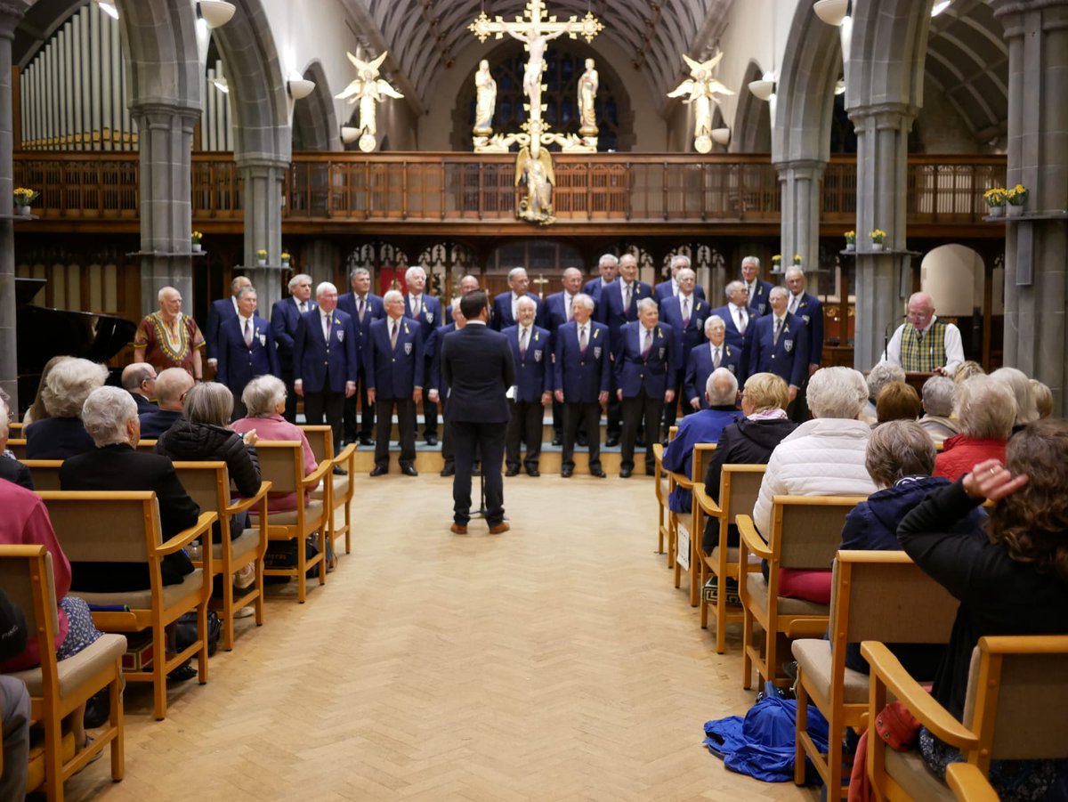 Weybridge_MVC's tweet photo. Yesterday saw us performing in Newquay with Newquay MVC, Epsom MVC, @eightinabar1 and Knabenkantorei Basel. It was great to be sharing the stage with such fabulous choirs!There was lots of singing at the afterglow as well! Thanks @CornishChoral for organising such a great concert https://t.co/1IhhoKSXE7