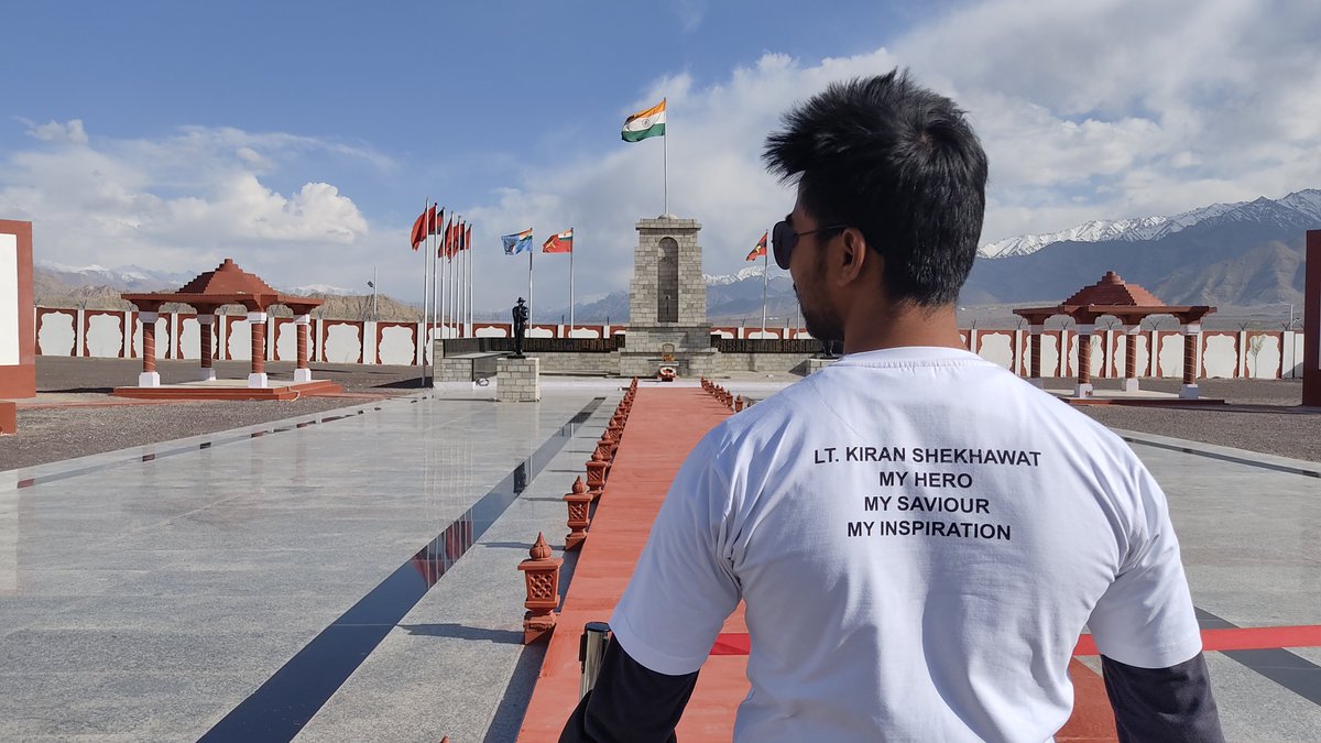 ShyamalSouvik's tweet photo. Remembering the legend, Lt. Kiran Shekhawat on her birth anniversary, she laid down her life in the line of duty for national interest.. 🇮🇳 https://t.co/0sCLeIAa8N
