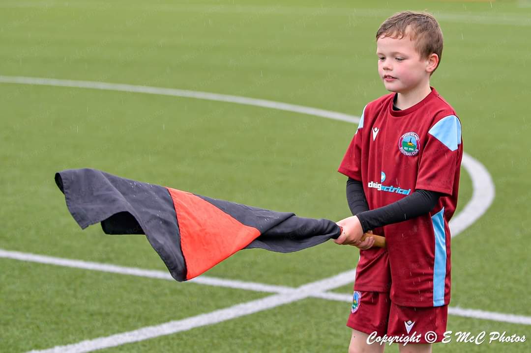 GreenislandFC's tweet photo. 📷 𝗙𝗹𝗮𝗴 𝗕𝗲𝗮𝗿𝗶𝗻𝗴 𝗮𝘁 𝗦𝗲𝗮𝘃𝗶𝗲𝘄 📸

Check out the photos of some of our Foundation Phase players welcoming Crusaders and Larne onto the pitch at Seaview yesterday 😃

#TheJourneyContinues https://t.co/uLI27wPo7e