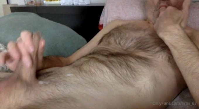 4 pic. ?NUOVO VIDEO! NEW VIDEO!
I Milk myself and I eat my #Cum! 
Mi mungo il #Cazzo e mi bevo la #Sborra