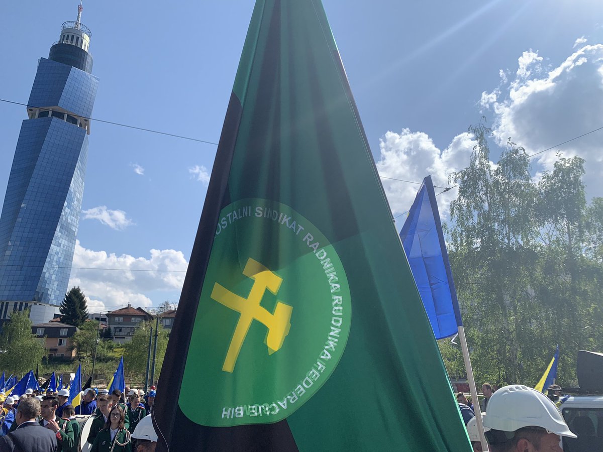 slavisaStar's tweet photo. Pocinje protest rudara FBiH. Traze dostojanstven kolektivni ugovor. @N1infoSA https://t.co/4g0gY2UWHH