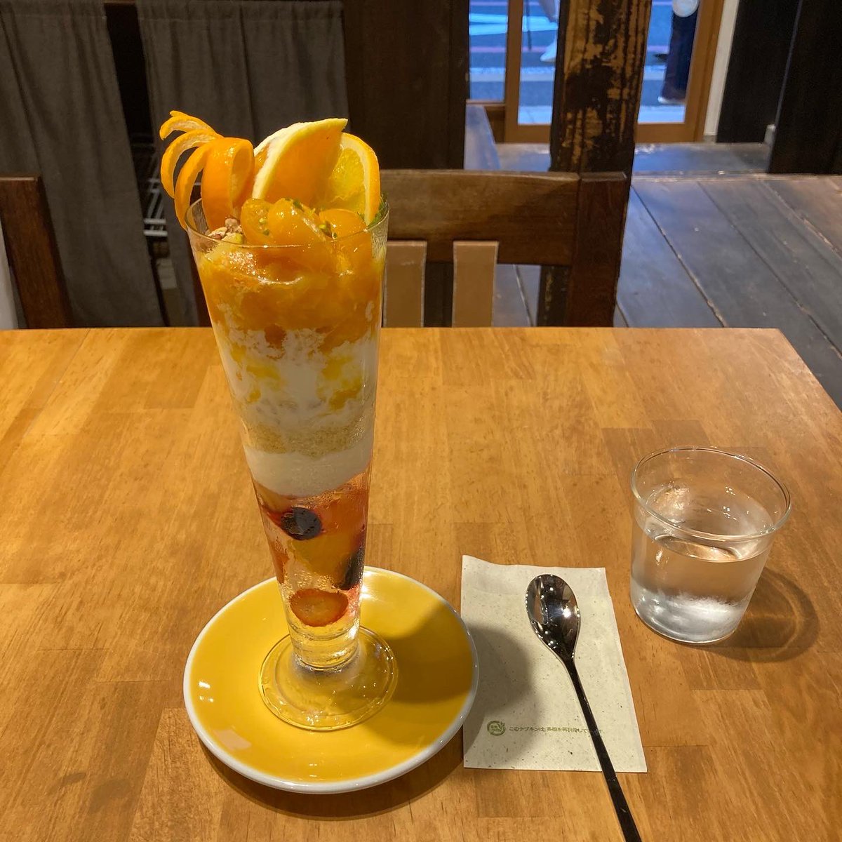 Eigetsu5's tweet photo. 大行寺のご近所、らくえんカフェさんがあった場所に、新しいお店がオープンしました✨✨
前のめり気味に、オープン前に、およばれしましたー🥰
まるでコース料理をいただくようなパフェに、びっくり!ほんま、美味しい💕そして美しい💕
#classlobe
#京都のデザート
#旬のフルーツパフェ https://t.co/EsQkfq8LQ1