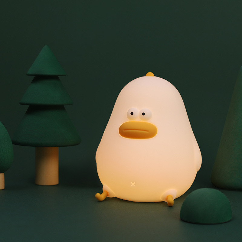 Chubbyy_Factory's tweet photo. เป็นโคมไฟที่น่าเอ็นดูที่สุดในโลกกก~ น้องไก่น้อย น่ารักนุ้บนิ้บ ไฟถนอมสายไว้เปิดก่อนนอน หรืออ่านหนังสือ พกพาไปเที่ยวก็ได้น้า บีบเล่นได้เนื้อเป็นซิลิโคน ขนาด99มม. × 92มม. × 114มม. - 350฿ (ส่งฟรี!) รอของ 3-4Week จองเมนชั่นพิมพ์ 1 หรือทัก DM ได้เลยน้า https://t.co/C6XlcuQAaX