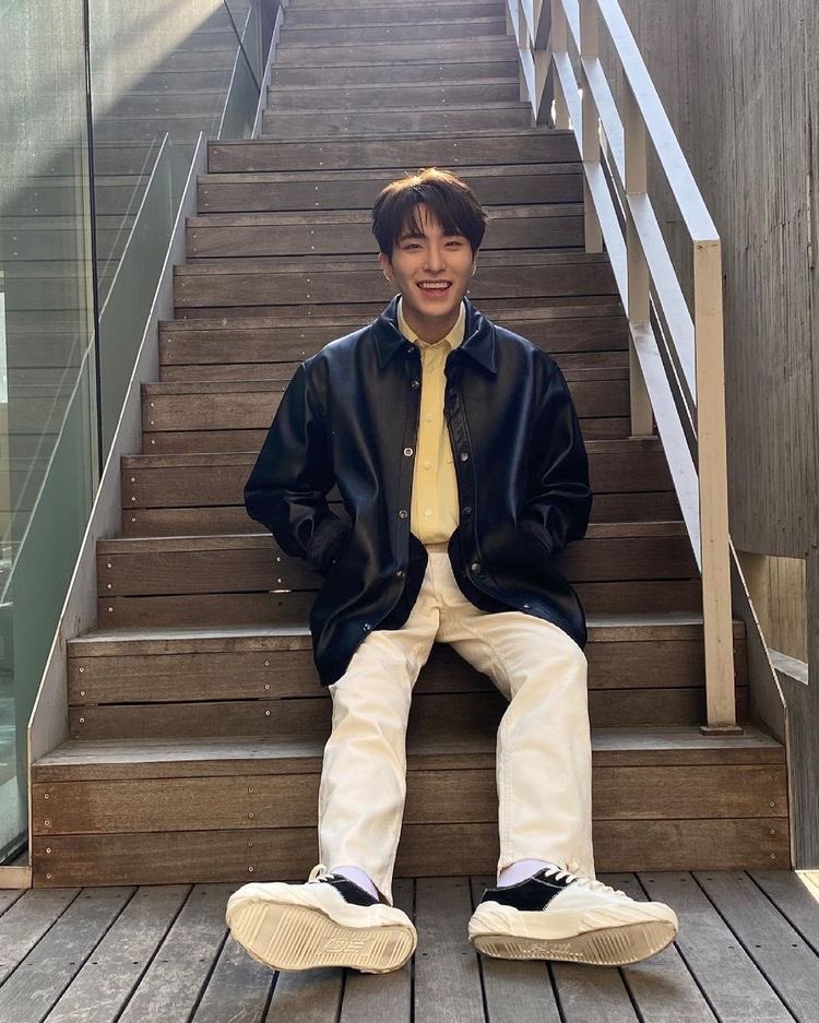 _jacksign's tweet photo. same thing happened with Youngjae. He's SHINING now https://t.co/0JANRE86qv