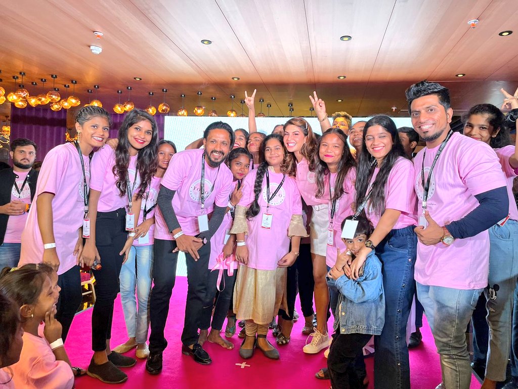 RedboysF's tweet photo. Thanks you #yolofoundation & @Asli_Jacqueline ma'am for giving us opportunity to present our social project in front of the king of humanity @BeingSalmanKhan bhai.
Special thanks to @AUThackeray ji & @Iamrahulkanal bhai for always motivating and inspiring us #SalmanKhan https://t.co/dn08s1lBg3