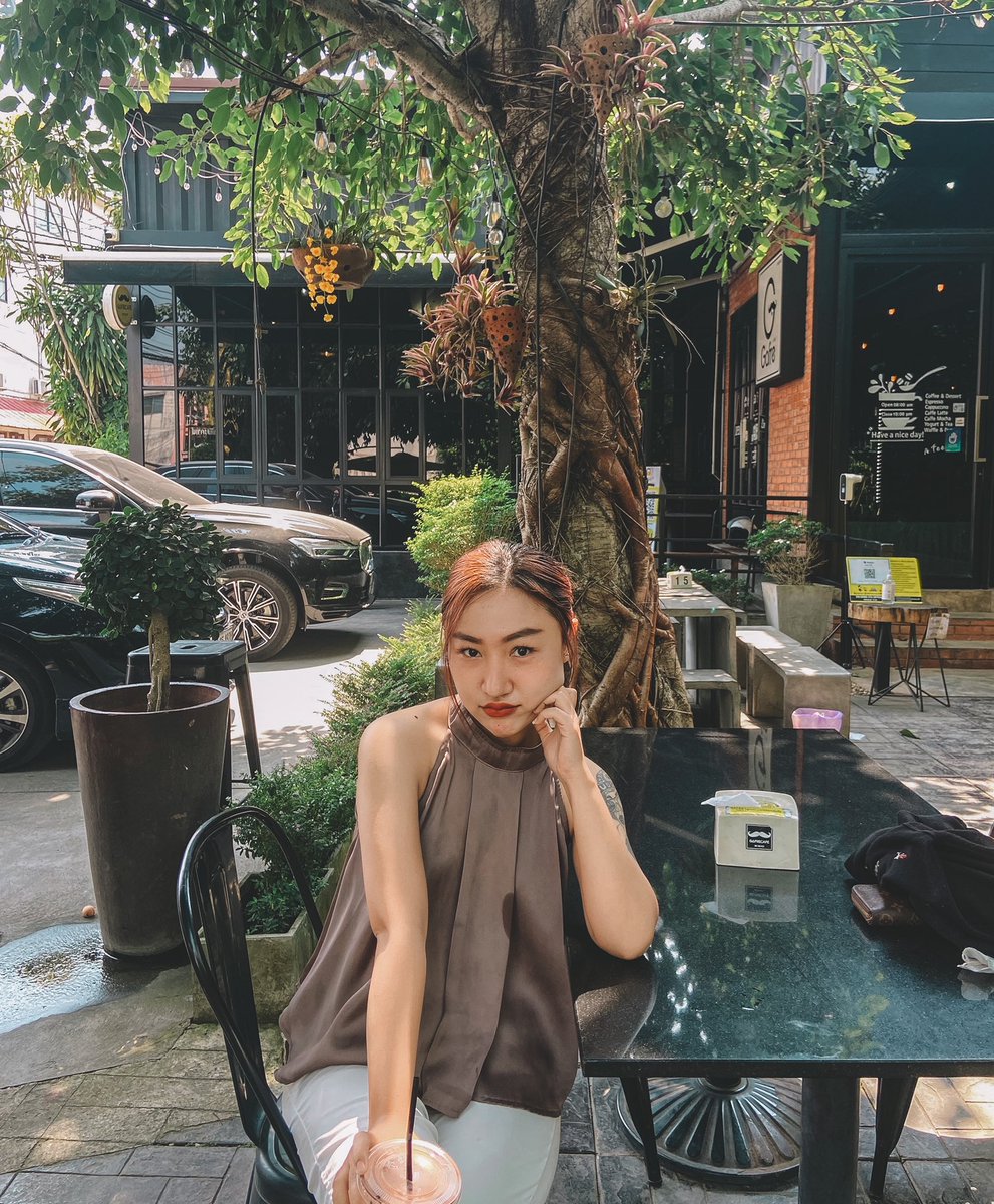 Mkcpp1997's tweet photo. เพราะเราเลือกไม่ได้ว่าควรจะเจอใครในเวลาไหนถึงจะดี 🍃 
#สาวเชียงใหม่ #คาเฟ่เชียงใหม่ #แคปชั่นอกหัก https://t.co/JlH1xpLBRq