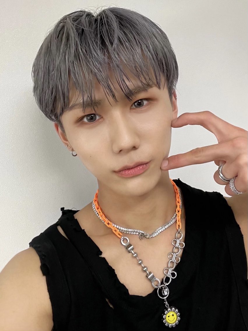 dkz_dy's tweet photo. #종형 #JONGHYEONG
핫스테이지 1위라니.. 진짜 매 순간을 행복으로 꾸며줘서 고마워요💙❤️
우리 아리들도 매 순간이 행복하길 바랍니다🤓
오늘도 행복하자 내 사랑들🍀 https://t.co/0b4axk5y7a