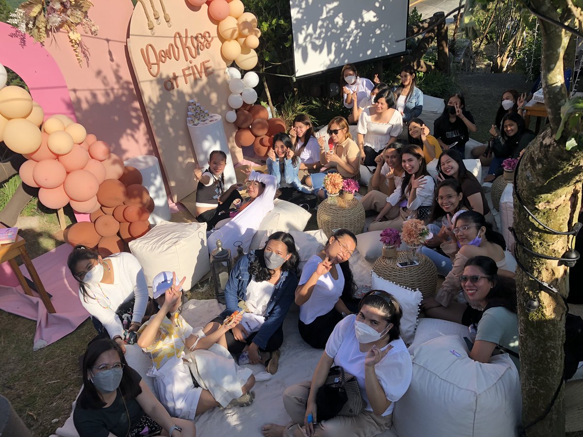 Thank you for coming, beautiful ladies. 🤎🤍

#DONKISSxUnCINCObleFamily
DONKISS TURNS FIVE