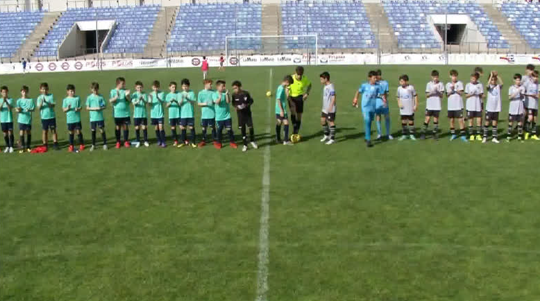 DeportesCMM's tweet photo. ▶️¡Último partido de semifinales!

➡️¡Cáceres y Puertollano se miden en el Ciudad de Puertollano!

⚽️ @cddiocesano vs @FutBaseAtPuerto B

📺Disfruta de las estrellas del futuro, EN DIRECTO, en @CMM_Play 👇🏾

🔗https://t.co/aLEFMpmSkN https://t.co/dXGzeK8rj7