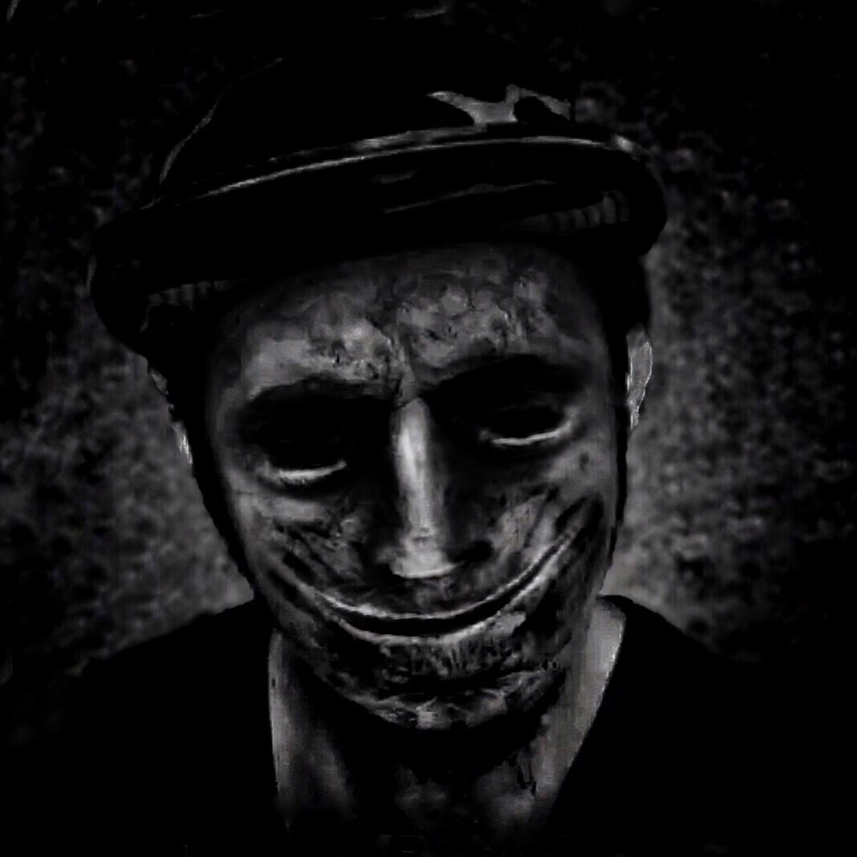 Chapter 1 : Knock Knock Knock

It's behind the door...... 

005 : Psycho. Smile II         0.013 $ETH

5th night : Aren't you really going to let me in tonight?
I'm nice, don't you trust me?

Story from the Dark. #8mm #filmnoir 

opensea.io/assets/0x495f9…