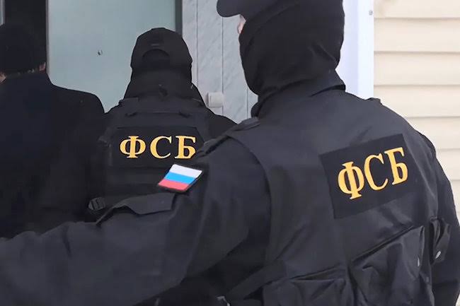 NoRusofobia's tweet photo. ¿Que es el FSB, la CIA de Rusia?

El Servicio Federal de Seguridad de la Federación de #Rusia o #FSB es el principal servicio de #seguridad nacional de Rusia, uno de los órganos federales que se encuentra bajo la jurisdicción inmediata del Presidente de Rusia 📢📜 https://t.co/n4ZxFCVJjY