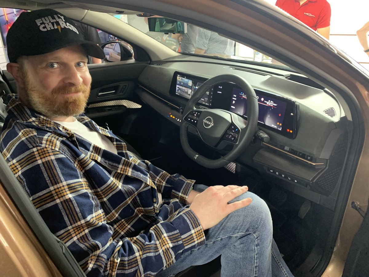 PJPrydderch's tweet image. my Wind Farm Owner mug @RippleEnergy! And the mini Constantines for our boys @OctopusEnergy! Loving my new FC hat too 😂 Even spotted the famous @bobbyllew about the place doing interviews 👋 🎥 Sorry I missed the @OctopusEV #Powerloop team, think you were busy in meetings!