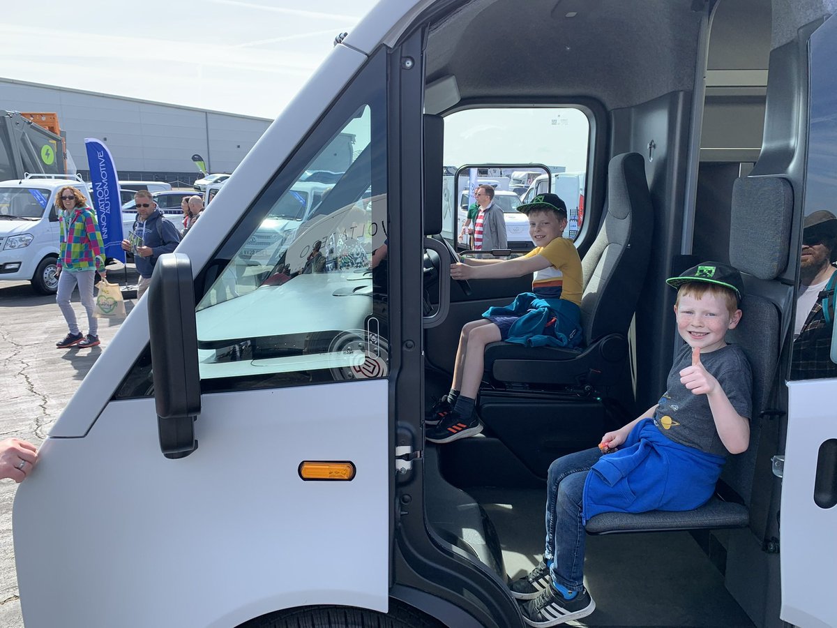 PJPrydderch's tweet image. my Wind Farm Owner mug @RippleEnergy! And the mini Constantines for our boys @OctopusEnergy! Loving my new FC hat too 😂 Even spotted the famous @bobbyllew about the place doing interviews 👋 🎥 Sorry I missed the @OctopusEV #Powerloop team, think you were busy in meetings!