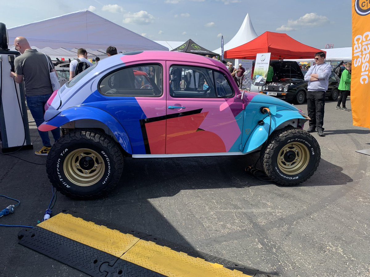 PJPrydderch's tweet image. my Wind Farm Owner mug @RippleEnergy! And the mini Constantines for our boys @OctopusEnergy! Loving my new FC hat too 😂 Even spotted the famous @bobbyllew about the place doing interviews 👋 🎥 Sorry I missed the @OctopusEV #Powerloop team, think you were busy in meetings!