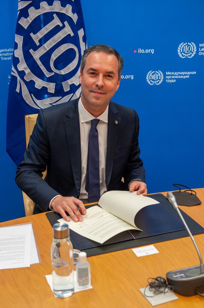 Buon 1 maggio a tutte le lavoratrici e lavoratori 🇸🇲❤️ speranza, pace, futuro..LAVORO.