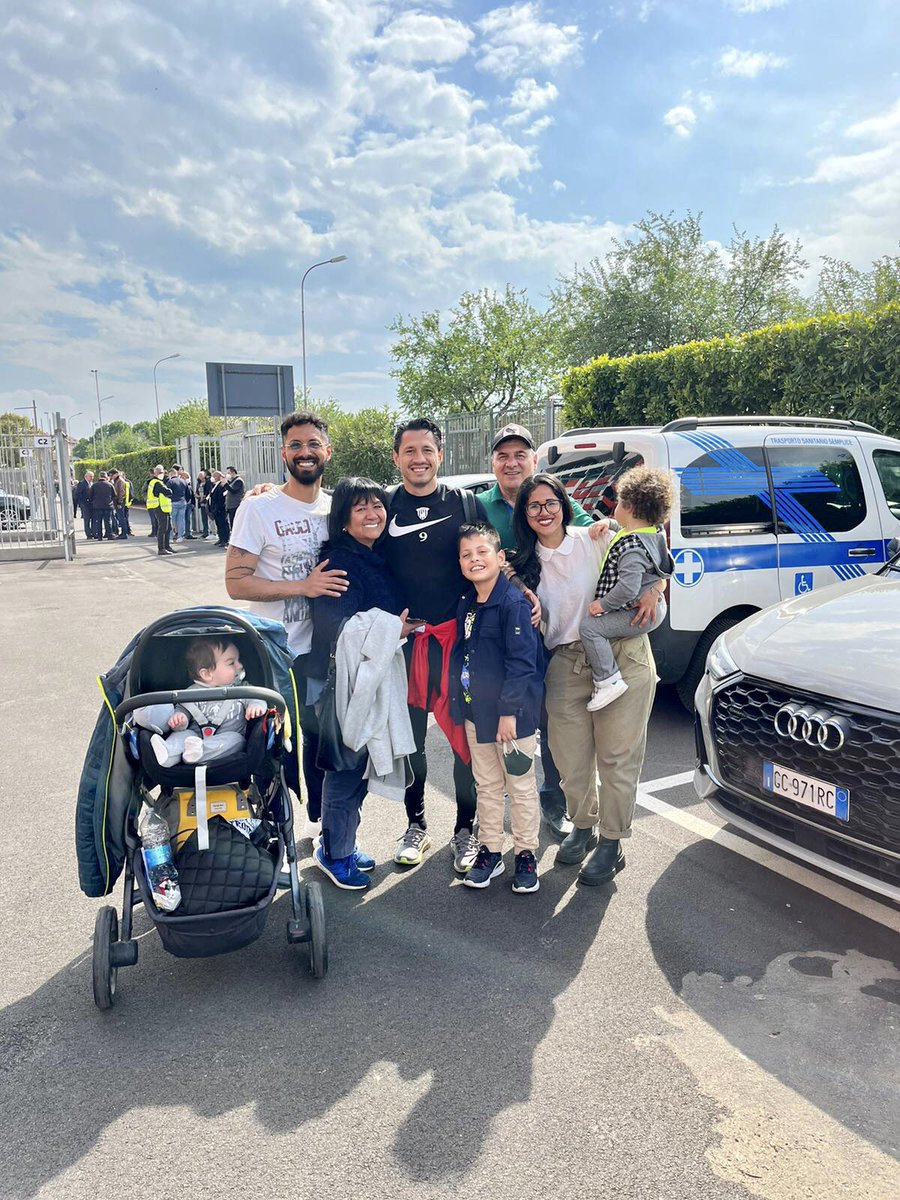 G_Lapadula's tweet photo. Sempre insieme, sempre noi!
FAMILIA ❤️ https://t.co/Wbk6cJoi83