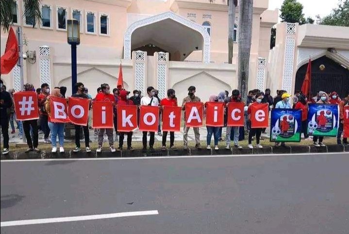 Andriisun69's tweet photo. Kami akan terus menyuarakan
#IndonesiaBoikotAice
#TolakAICEsponsorpialaduniaQatar2022
Sampai hak2 buruh nya di penuhi https://t.co/7zXcaJK5GR