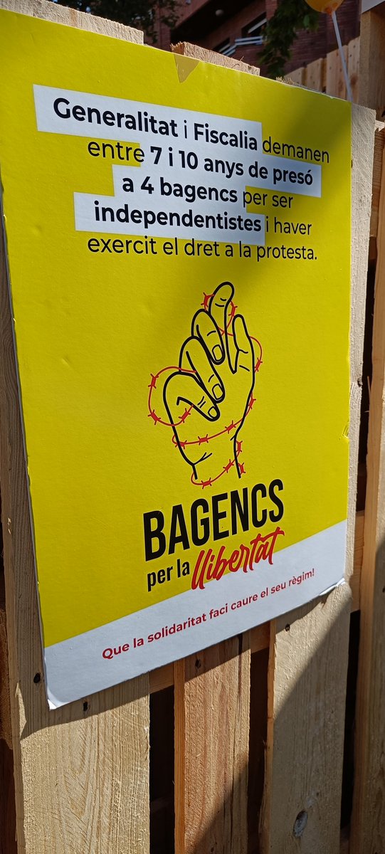 bagesdrets's tweet photo. Som a #Navàs, amb els @Bllibertat, a qui Fiscalia i Generalitat demanen entre 7 i 10 anys i mig de presó per ser independentistes i exercir el dret a la protesta!

Desmuntem el seu règim! https://t.co/PD7HZAIvQL