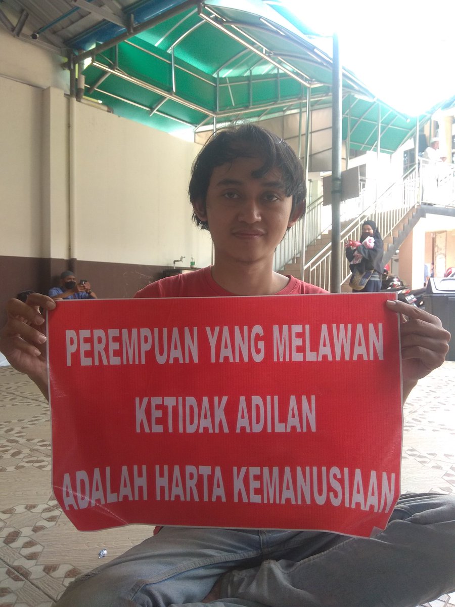 RikhzaMuhammad's tweet photo. Ingat Aice ingat sedikitnya 20 kasus pekerja buruh perempuan hamil keguguran.. 
#IndonesiaBoikotAice
#TolakAICEsponsorpialaduniaQatar2022
https://t.co/JbZAt92Vwi https://t.co/HywsFSQCvv