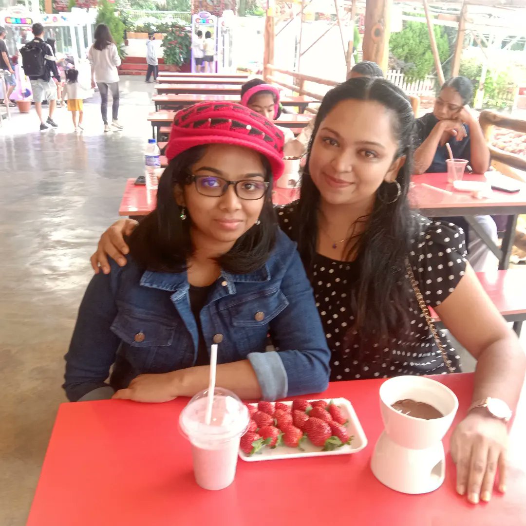 parimallasweety's tweet photo. A beautiful short vacay with my lovely fam 🥰🥰😘
Spending time with your family will be the most valuable one ☺️❤️
#cameronhighlands #shortvacaywithfamily #ohanameansfamily #familtytime #bigredstrawberryfarm #cameronvalleytea https://t.co/pd3WJw6kG3