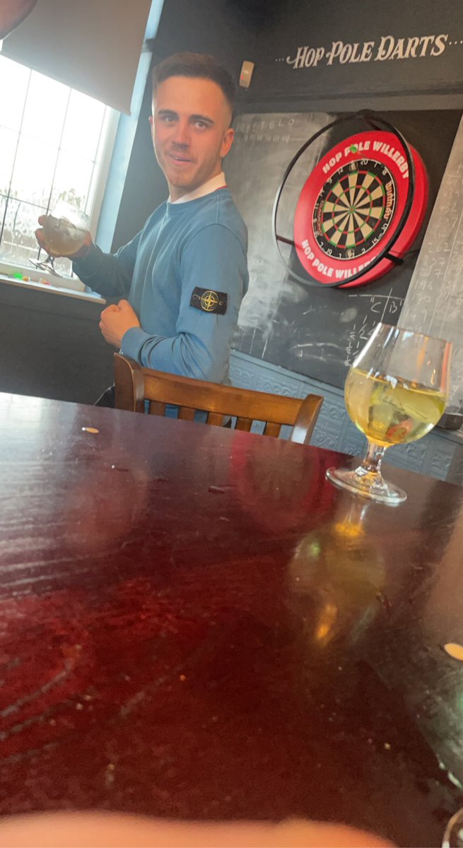 Exceptional #badgein

90 degree angle, fist clenched, this isn’t his first rodeo.

Needs a pint in hand for true #stoney culture though, or is he pioneering a new trend?

7.5/10.