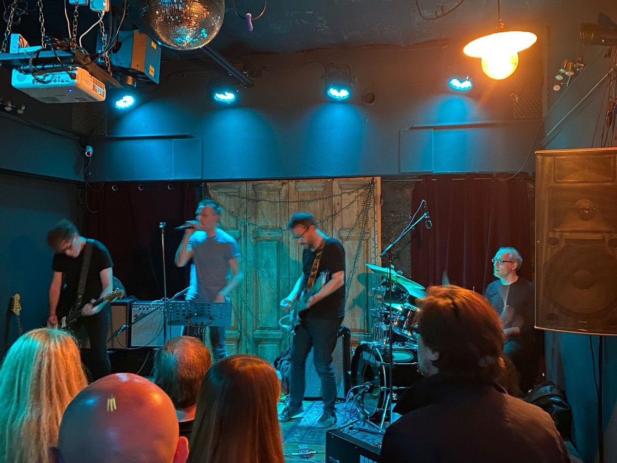 Che bello tornare su un palco e suonare davanti a un pubblico! Grazie #BarFolk per la bella accoglienza e la fantastica serata. 
#shoegaze #indie #postrock #soniclandscapes 
⁦<a href="/dloringett/">Dimitri Loringett</a>⁩ ⁦<a href="/GionaMattei/">Giona Mattei</a>⁩ ⁦<a href="/FlavioCalaon/">Flavio Calaon</a>⁩