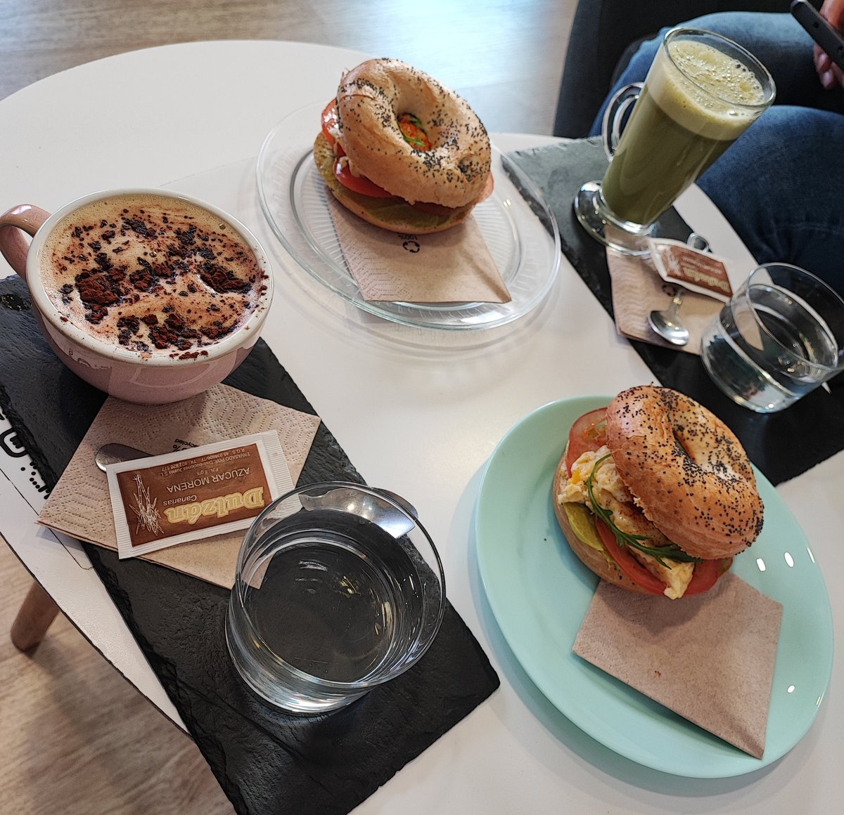 Gatasombranegra's tweet photo. Desayunando con @Yuramo01 en un sitio increíble, "We the north coffe".
No hay nada como empezar la mañana en un sitio estupendo, con mi persona favorita, hablando de la vida, de cambios y proyectos... !!se vienen cositas!! #lifeischange #coffeandhappinnes #wethenorthcoffe https://t.co/OM3m9FGBYh