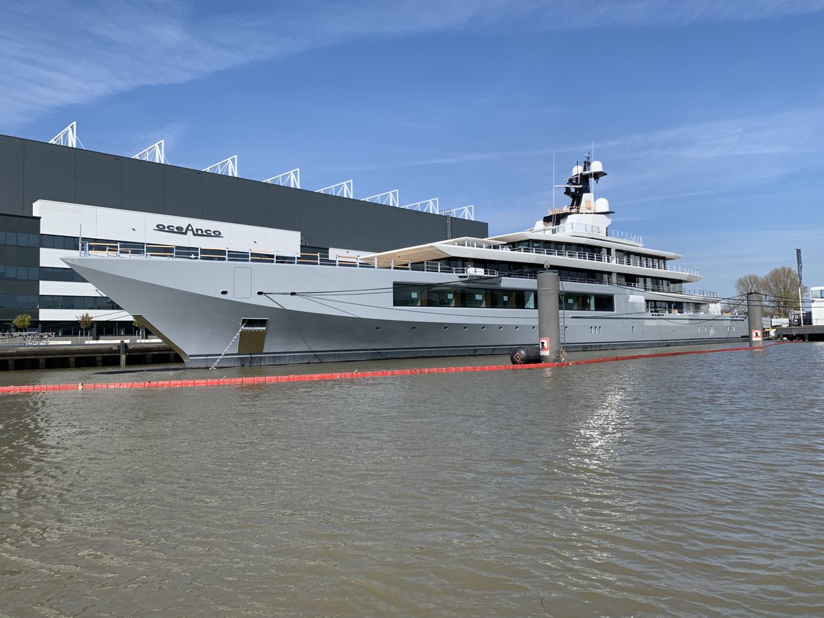 Dutchyachting's tweet photo. The 109m/ 357"6" Y720 and 117m/ 383’1” Y719 at Oceanco in Alblasserdam. Photos by Ties Versteeg/ @ties_versteeg005 on Instagram. 

#Y720 #Y719 #Oceanco #Alblasserdam #Gigayacht #Superyacht #Megayacht #TiesVersteeg https://t.co/e1C1KnipIB