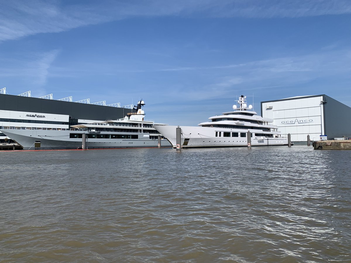 Dutchyachting's tweet photo. The 109m/ 357"6" Y720 and 117m/ 383’1” Y719 at Oceanco in Alblasserdam. Photos by Ties Versteeg/ @ties_versteeg005 on Instagram. 

#Y720 #Y719 #Oceanco #Alblasserdam #Gigayacht #Superyacht #Megayacht #TiesVersteeg https://t.co/e1C1KnipIB