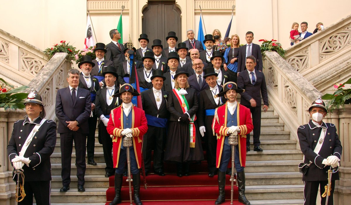 366^ Festa di Sant'Efisio. Al Municipio l'investitura dell'Alter Nos Viviana Lantini.
Il sindaco Paolo @Truzzu: “Oggi è la giornata della ripartenza, di festa e di gioia”.
comune.cagliari.it/portale/page/i… #Cagliari