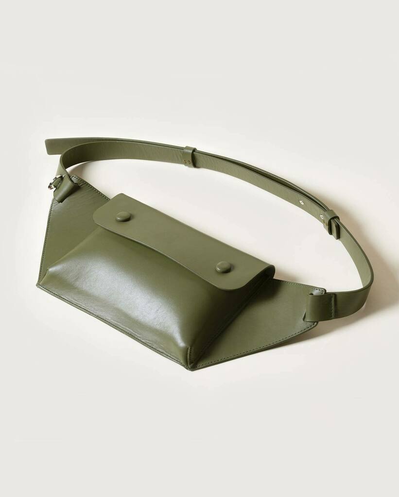 koibasics's tweet photo. .
دیگه نیازی به گشتن‌های زمان‌بر برای گوشی یا کلیدهاتون ندارید.
—
No more rummaging around after your phone or keys.
—
#fantastikoi #کوی #koibasics #کیفچرم #جاکلیدی #جاسوییچی #چرمرنگی #koitoy #رنگ #سبز https://t.co/PNzbOWGUsm https://t.co/h8E0l7yFVE