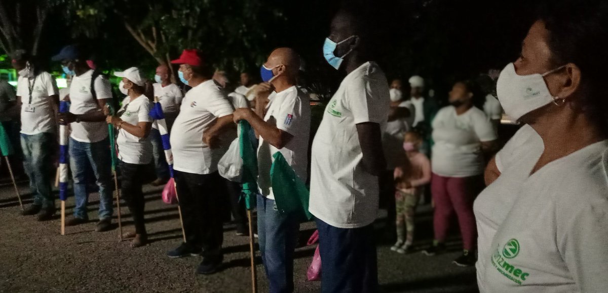 Tranzmec's tweet photo. Los trabajadores de la Empresa #Tranzmec con la firme convicción revolucionaria cantamos las notas de nuestro himno nacional, previó al desfile por 1ro de mayo #Azucareros #VamosConTodo Unidos Venceremos #CubaViveYTrabaja https://t.co/3Voqt9CKl4