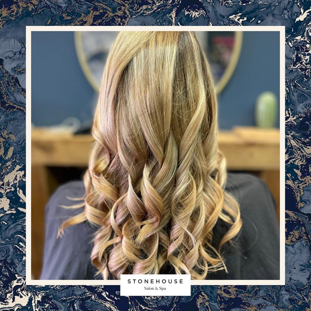 Stonehouseaveda's tweet photo. 𝕁𝕦𝕤𝕥 𝕝𝕠𝕠𝕜 𝕒𝕥 𝕥𝕙𝕠𝕤𝕖 𝕔𝕦𝕣𝕝𝕤 𝕒𝕟𝕕 𝕤𝕙𝕚𝕟𝕖!!
Are you planing to go to the races in the next few months, let our team make you feel fabulous✨

If you’d like book in for an appointment please call the salon📱 01942 233232

#tooglamtogiveadamn #wiganstylist https://t.co/nzpeY6pYzC