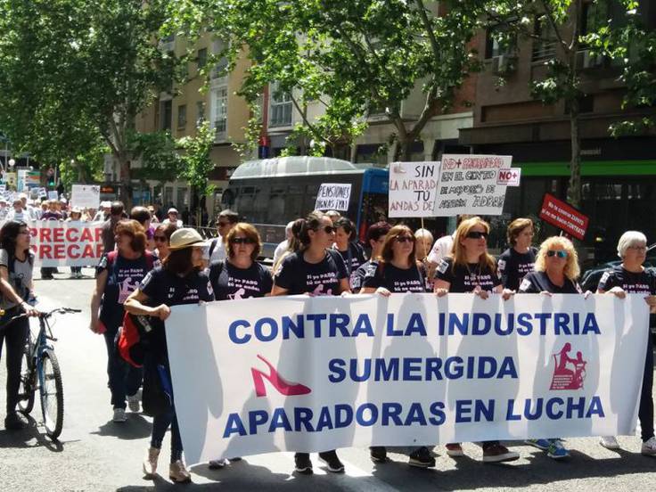 Rev_vlc's tweet photo. 🔴✊ que visca la lluita de la classe obrera

Hui, Primer de Maig, reivindiquem les lluites de la classe treballadora contra el capitalisme i els seus abusos. 

No pot haver feminisme revolucionari sense consciència de classe. https://t.co/68NZcDYUuO