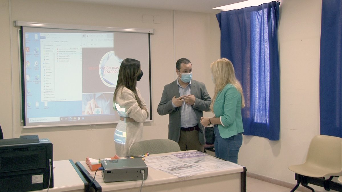 .<a href="/Ingesa_Melilla/">Ingesa_Melilla</a> ha organizado en el centro de salud de Cabrerizas unas jornadas sobre el autismo tras detectarse un déficit en la atención con estos menores. Las charlas cuentan con la colaboración de las asociaciones <a href="/asoc_teama/">TEAMA</a>  y <a href="/AutismoMelilla/">Autismo Melilla</a>.
facebook.com/onda.ceromelil…