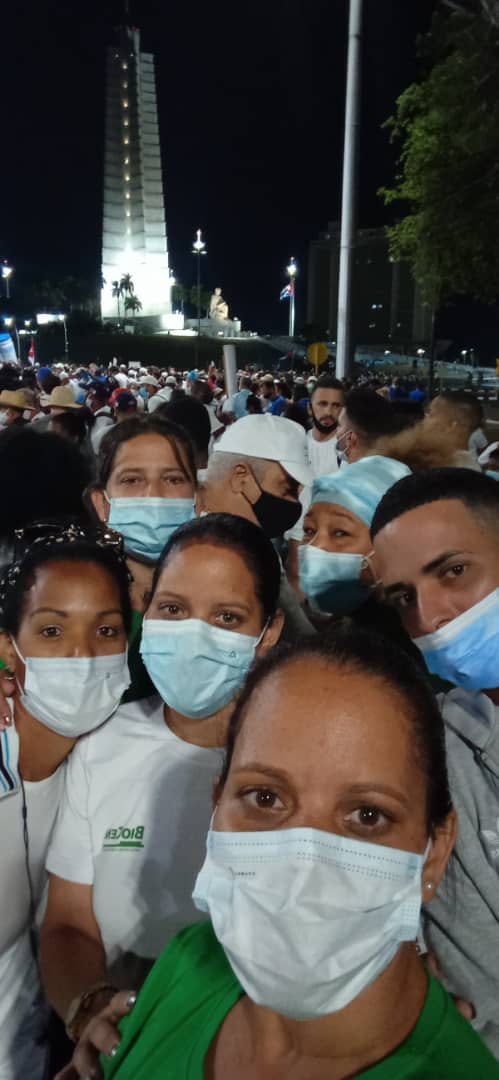 BIOCENCU's tweet photo. !Viva el #1deMayo! Feliz Día de los Trabajadores!  @BIOCENCU ya en la Plaza de la Revolución para el Desfile que demostrará que #CubaViveYTrabaja https://t.co/p1ZyePiz6p